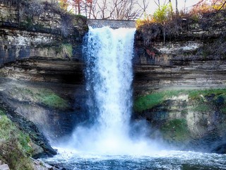 Minnehaha Falls in the autumn - things to do in minneapolis