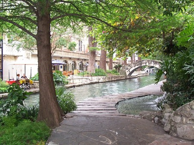 walk pathway san antonio riverwalk - things to do in san antonio